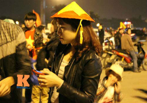 Fan cổ vũ cuồng nhiệt ngày ĐT Việt Nam xuất trận - 5