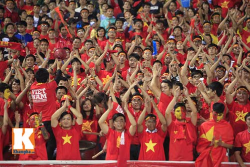 Sân Mỹ Đình: CĐV rực lửa cổ vũ tuyển Việt Nam - 5
