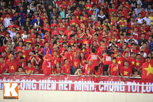 Sân Mỹ Đình: CĐV rực lửa cổ vũ tuyển Việt Nam - 8
