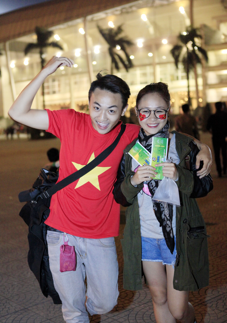 Căp đôi Mạnh Tiến - Thiện Thanh đến khá sớm để cổ vũ cho đội tuyển Việt Nam
