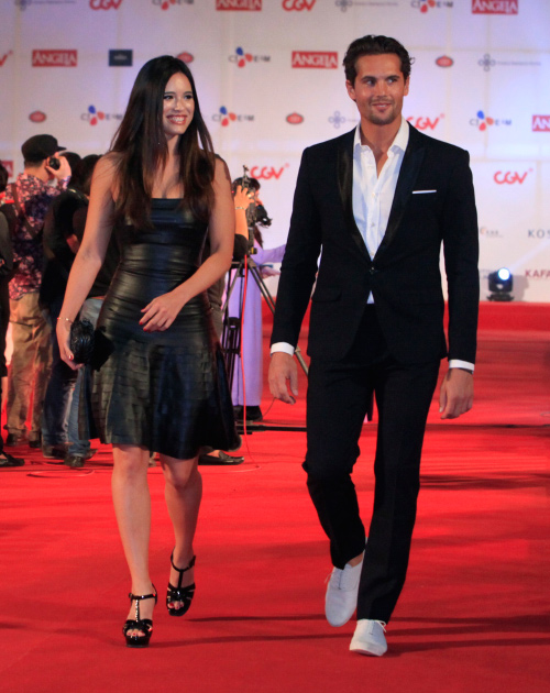 Mỹ nam Việt sánh vai tài tử thế giới trên thảm đỏ - 4