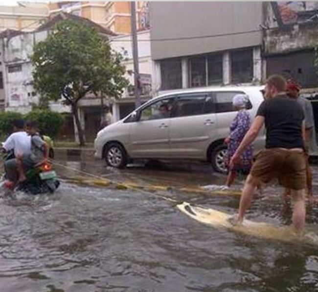 Chơi lướt ván ngay trên phố
