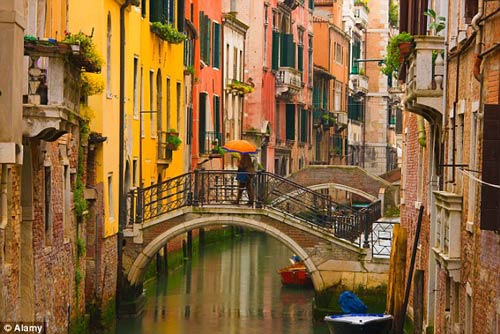 Khách du lịch kéo vali ở Venice sẽ bị phạt 600 USD - 2