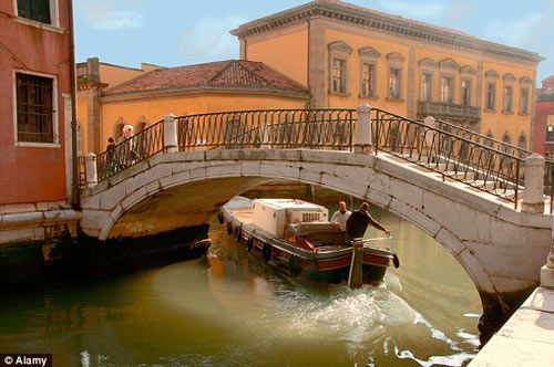 Khách du lịch kéo vali ở Venice sẽ bị phạt 600 USD - 3