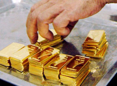 Vàng trong nước giảm theo thế giới - 1