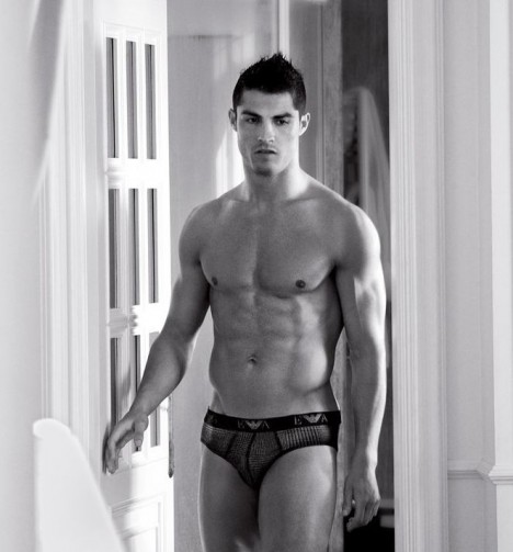 Rodriguez "học đòi" Ronaldo quảng cáo đồ lót - 3