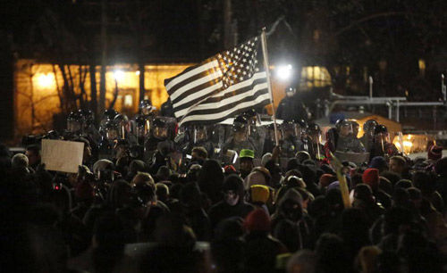 Mỹ: Cảnh sát bắn người được gỡ án, bạo lực bùng nổ - 8