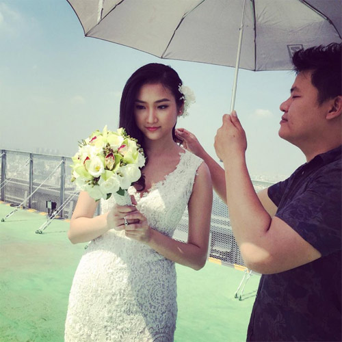Lam Trường không thích vợ mặc váy cưới quá hở - 2