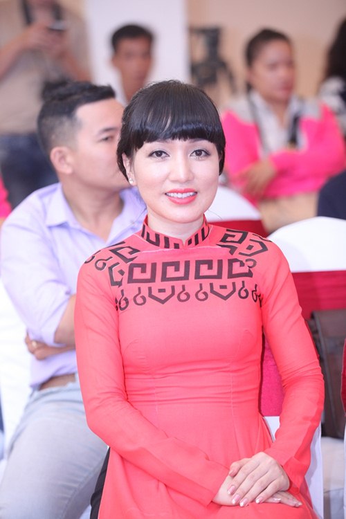 Phi Nhung, Quỳnh Chi nổi bật với sắc đỏ - 8