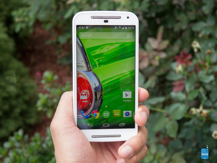 2. Motorola Moto G 2014 (180 USD)

Đối với ngưỡng dưới 200 USD, bạn khó thể bỏ qua chiếc Moto G 2014 với màn hình 5 inch độ phân giải HD, camera 8 megapixel, có hỗ trợ khe cắm thẻ nhớ, loa stereo ở mặt trước và chạy hệ điều hành Android 5.0 Lollipop mới nhất.
