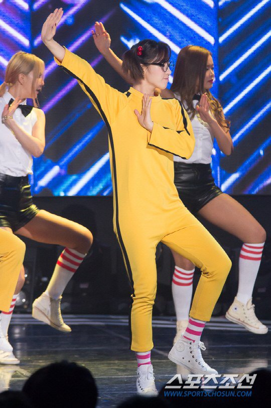 T-ara đại náo sân khấu với bản hit gần 8 triệu lượt xem - 1