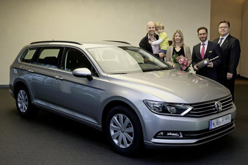 Volkswagen Passat 2015 đầu tiên đến tay khách hàng - 1