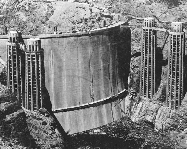 Đập nước Hoover trước khi được bơm nước vào năm 1936


