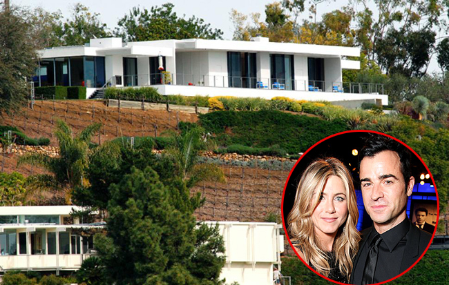 Vợ cũ của Brad, Jennifer Aniston và vị hôn phu  Justin Theroux cũng tỏ ra không kém cạnh khi bỏ ra 21 triệu USD để tậu ngôi biệt thự hoành tráng ở Bel Air, California.


