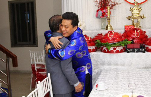 Lam Trường ngọt ngào hôn cô dâu Yến Phương - 9