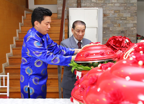 Lam Trường ngọt ngào hôn cô dâu Yến Phương - 8