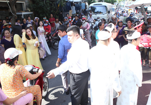 Lam Trường ngọt ngào hôn cô dâu Yến Phương - 18