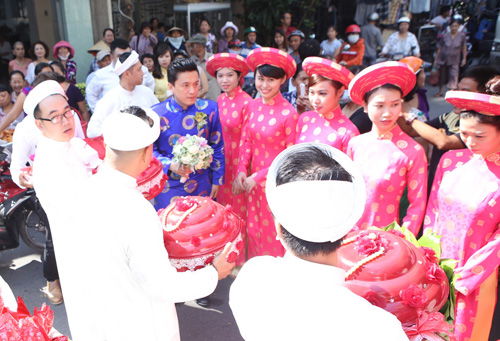 Lam Trường ngọt ngào hôn cô dâu Yến Phương - 16