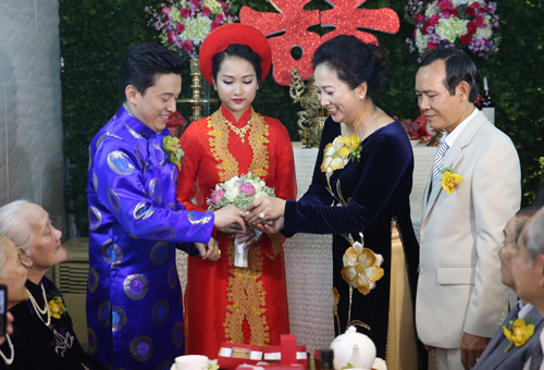 Lam Trường ngọt ngào hôn cô dâu Yến Phương - 12