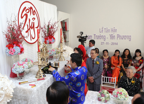 Lam Trường ngọt ngào hôn cô dâu Yến Phương - 3