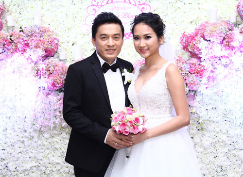 Tiệc cưới ngập tràn sắc tím lãng mạn của Lam Trường - 1