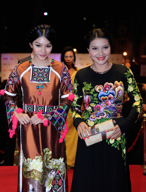 Trang Trần quyến rũ táo bạo bên "cháu gái" Mr. Đàm - 13