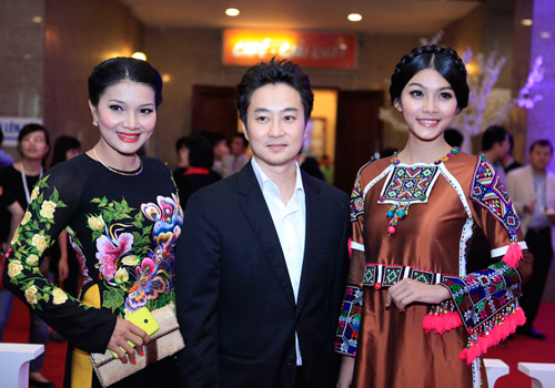 Trang Trần quyến rũ táo bạo bên "cháu gái" Mr. Đàm - 14