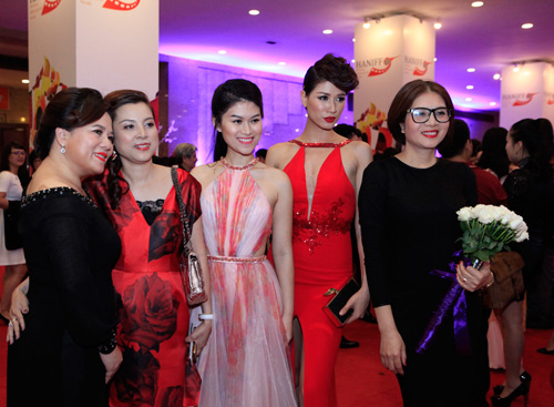 Trang Trần quyến rũ táo bạo bên "cháu gái" Mr. Đàm - 4