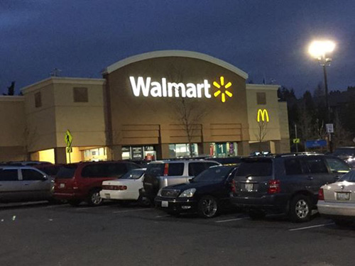 Người Mỹ chen chân mua sắm ngay trước Thứ Sáu Đen - 2