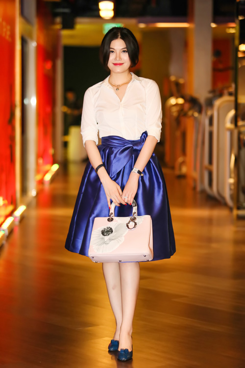 Trang Nhung mặc váy hàng hiệu khoe da sáng dáng đẹp - 1