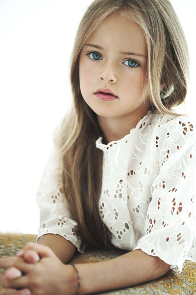 Với gương mặt đẹp như thiên thần,&nbsp;Kristina Pimenova nhận được rất nhiều lời&nbsp;mời chụp hình, quảng cáo
