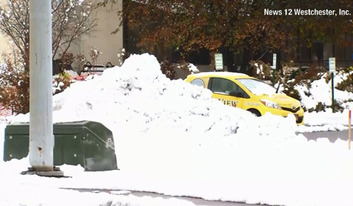 Mỹ: Giải cứu 2 cậu bé bị chôn vùi dưới tuyết - 1