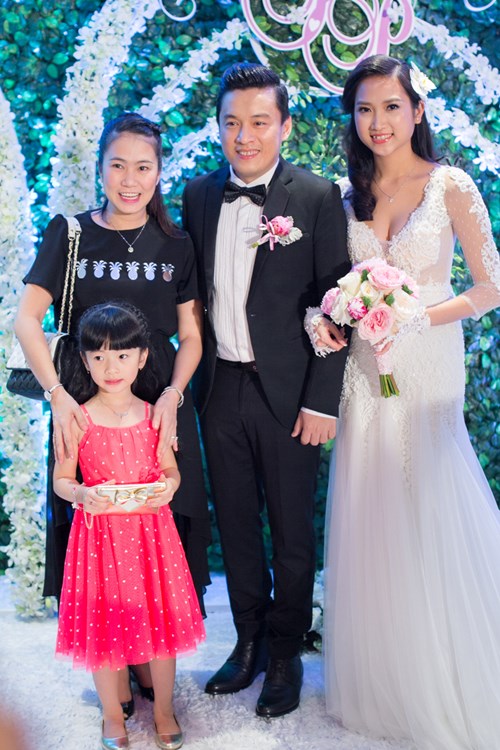 Lam Trường đàn hát tặng vợ trong tiệc cưới lần 2 - 4