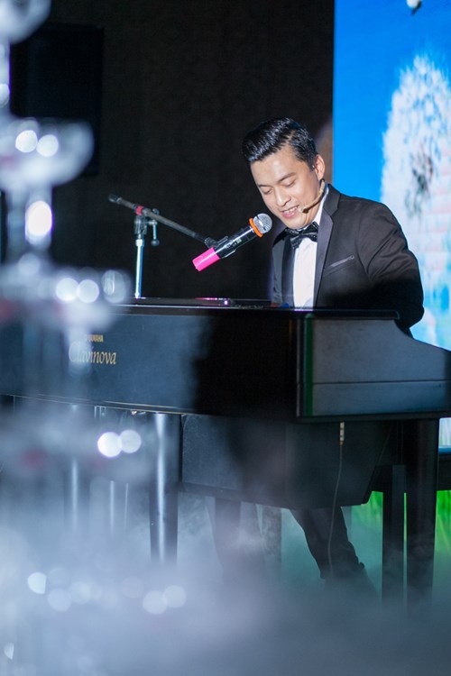 Lam Trường đàn hát tặng vợ trong tiệc cưới lần 2 - 2