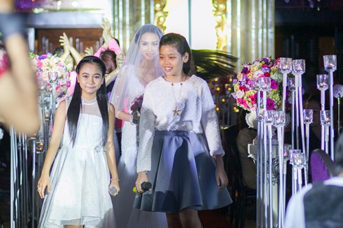 Lam Trường đàn hát tặng vợ trong tiệc cưới lần 2 - 3