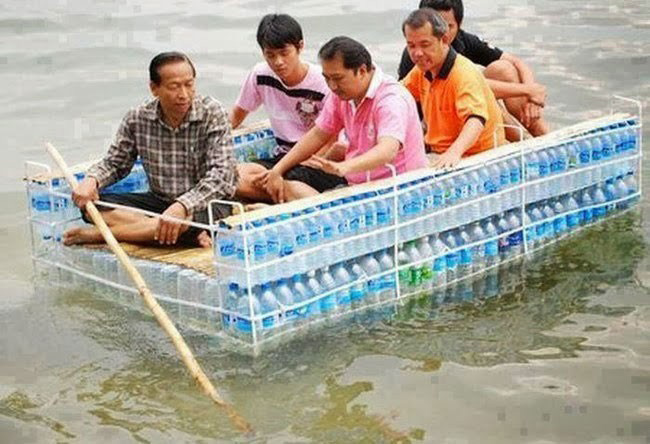 Du ngoạn trên chiếc bè siêu bá đạo
