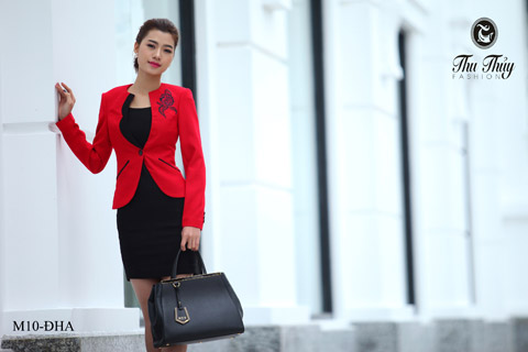 Cô nàng công sở thanh lịch với vest Thu Thủy - 6