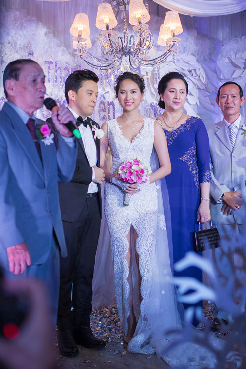 3 điều đặc biệt về 5 chiếc váy cưới của vợ Lam Trường - 1