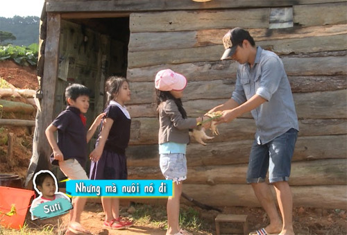 4 ông bố Việt dựng "bếp dã chiến" nấu cơm cho con - 4