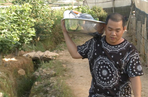 4 ông bố Việt dựng "bếp dã chiến" nấu cơm cho con - 3