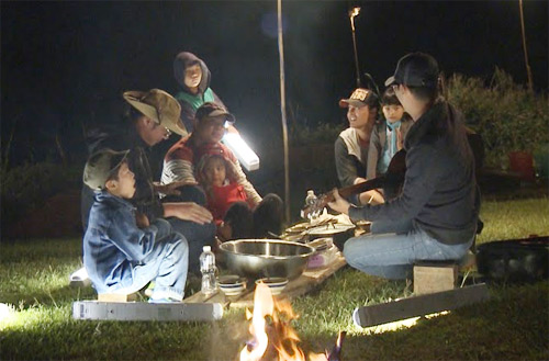 4 ông bố Việt dựng "bếp dã chiến" nấu cơm cho con - 7