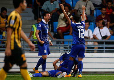 Sôi động AFF Cup 29/11: Malaysia hạ gục Singapore - 3