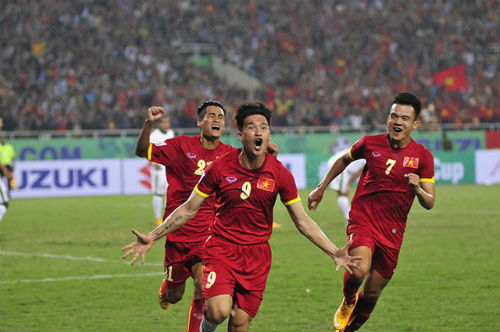 Thành Lương, Công Vinh và 10 bàn đẹp AFF Cup 2014 - 1