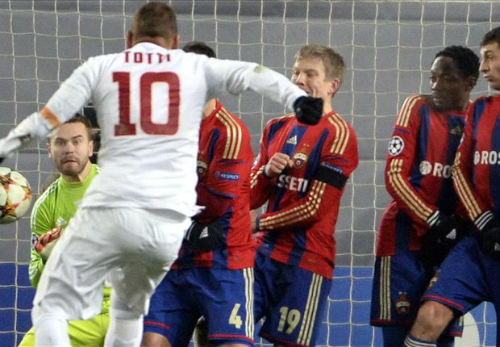 Totti nã đại bác top 5 bàn thắng lượt 5 Cup C1 - 1