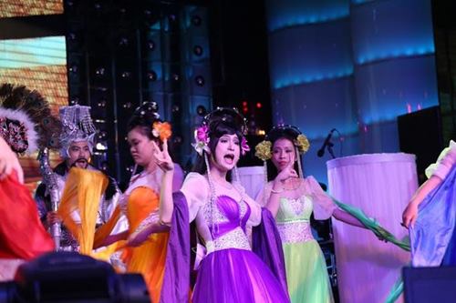 Gặp gỡ nhóm kịch chàng trai 9x giả gái xinh như mộng - 2