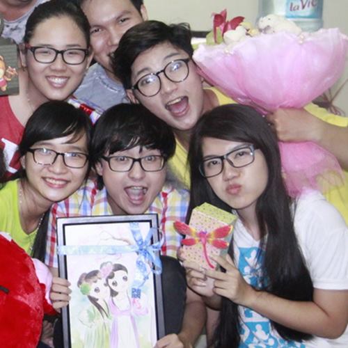 Gặp gỡ nhóm kịch chàng trai 9x giả gái xinh như mộng - 9