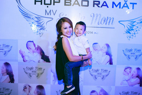 Mẹ Vân Hugo: Đau nhói tim khi xem MV single mom của con - 4