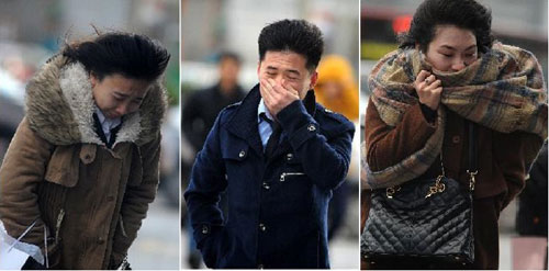 Người dân Trung Quốc "chống chọi" với gió lạnh đầu mùa - 1