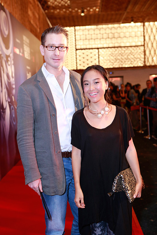 Trang Nhung mặc áo hở eo lấp ló bụng bầu - 18