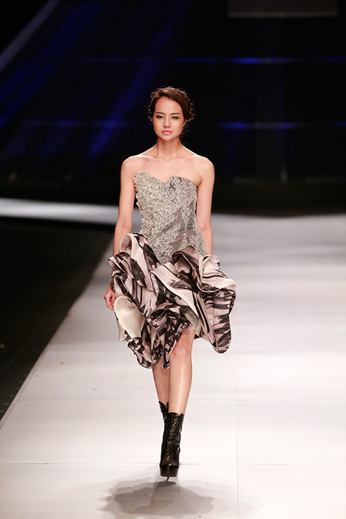Hoàng Thùy "đắt" show thời trang quốc tế - 8